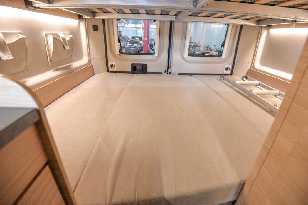 ROADCAR VAN R 601 2020