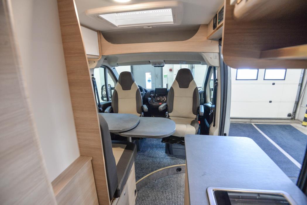 ROADCAR VAN R 601 2020