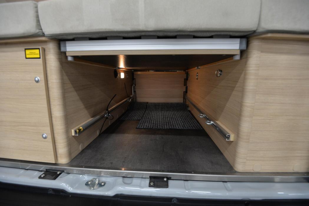 ROADCAR VAN R 601 2020