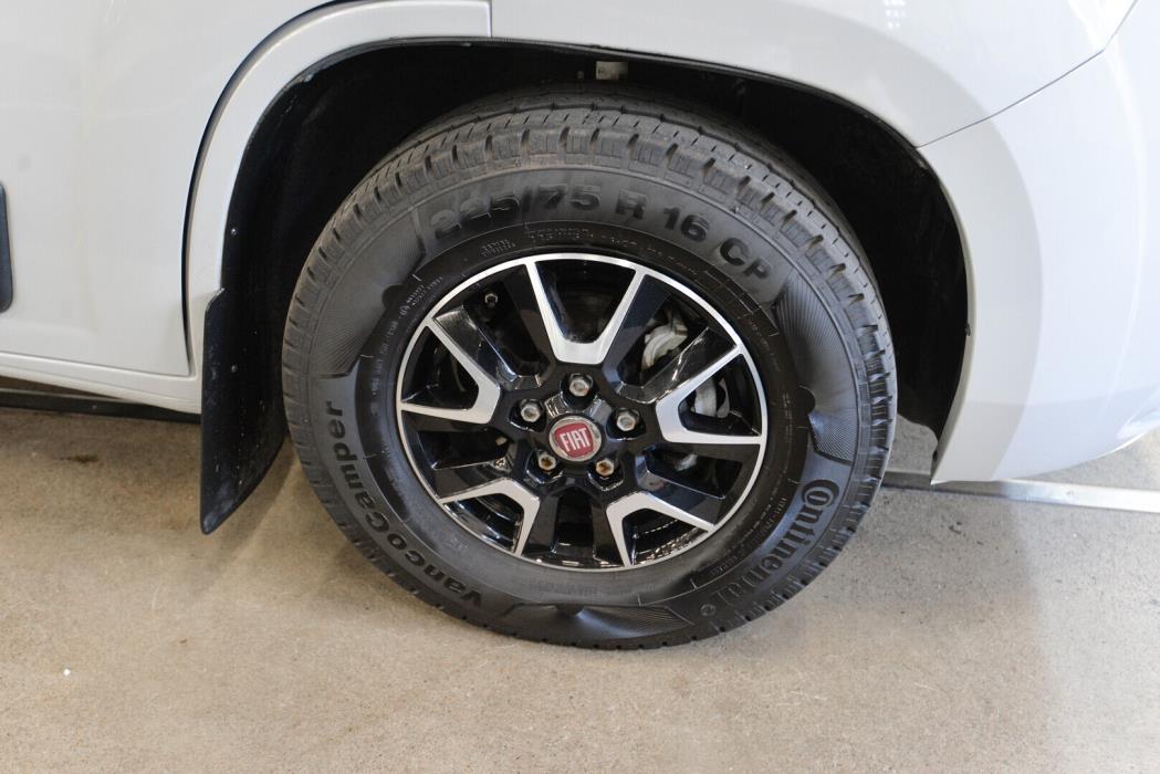 ROADCAR VAN R 601 2020