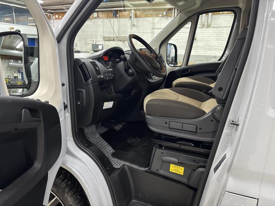 ROADCAR VAN R 601 2020