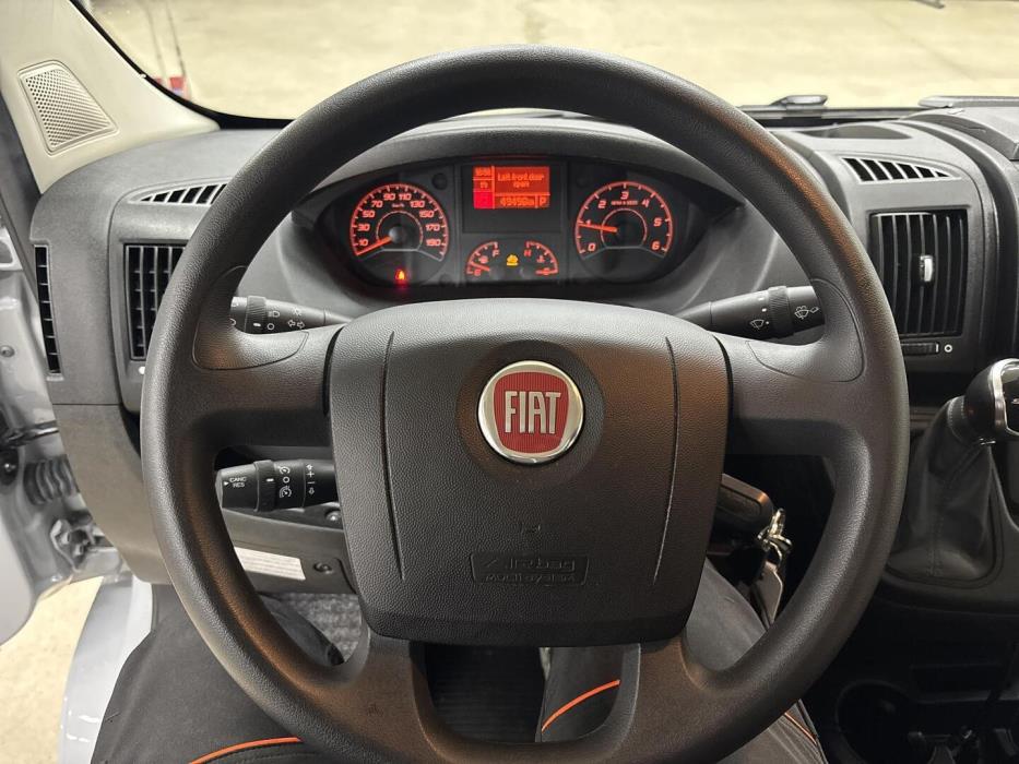 ROADCAR VAN R 601 2020