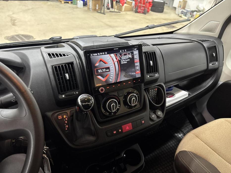 ROADCAR VAN R 601 2020