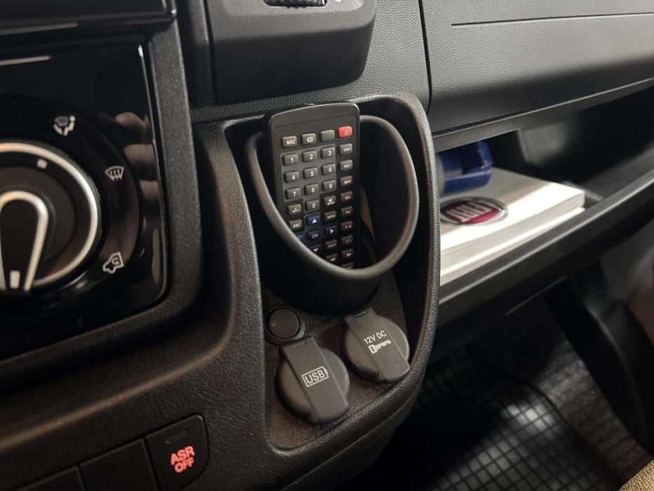 ROADCAR VAN R 601 2020