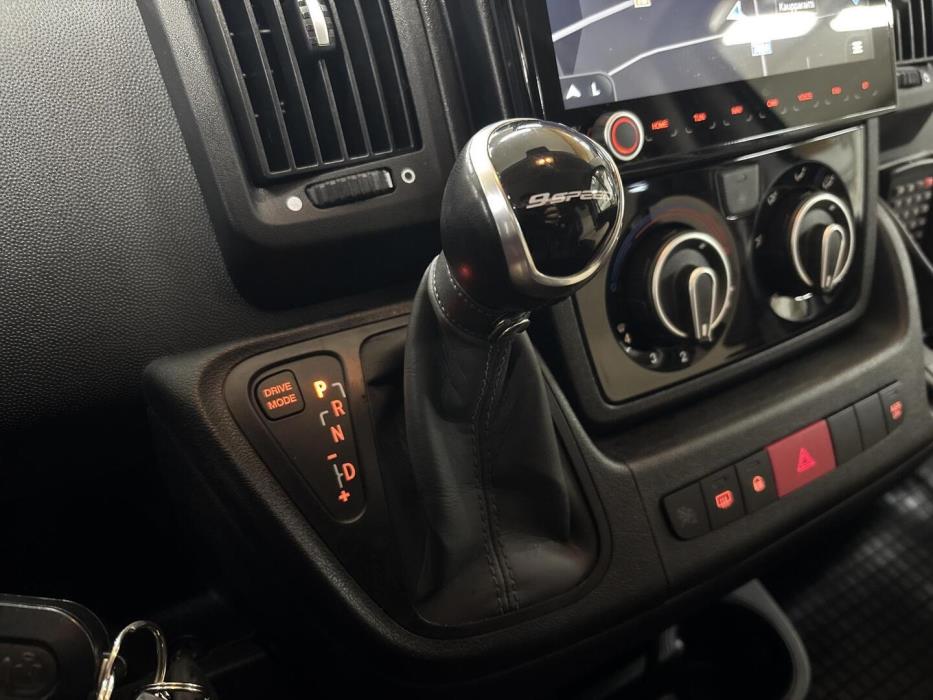 ROADCAR VAN R 601 2020