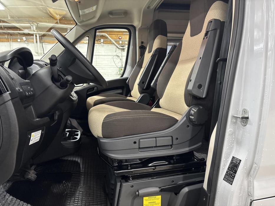 ROADCAR VAN R 601 2020