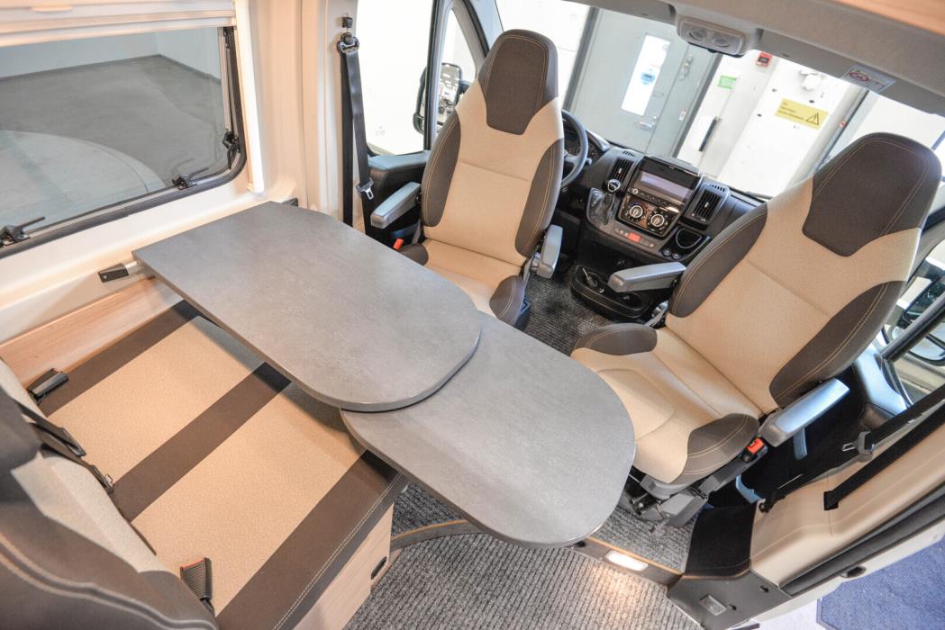 ROADCAR VAN R 601 2020