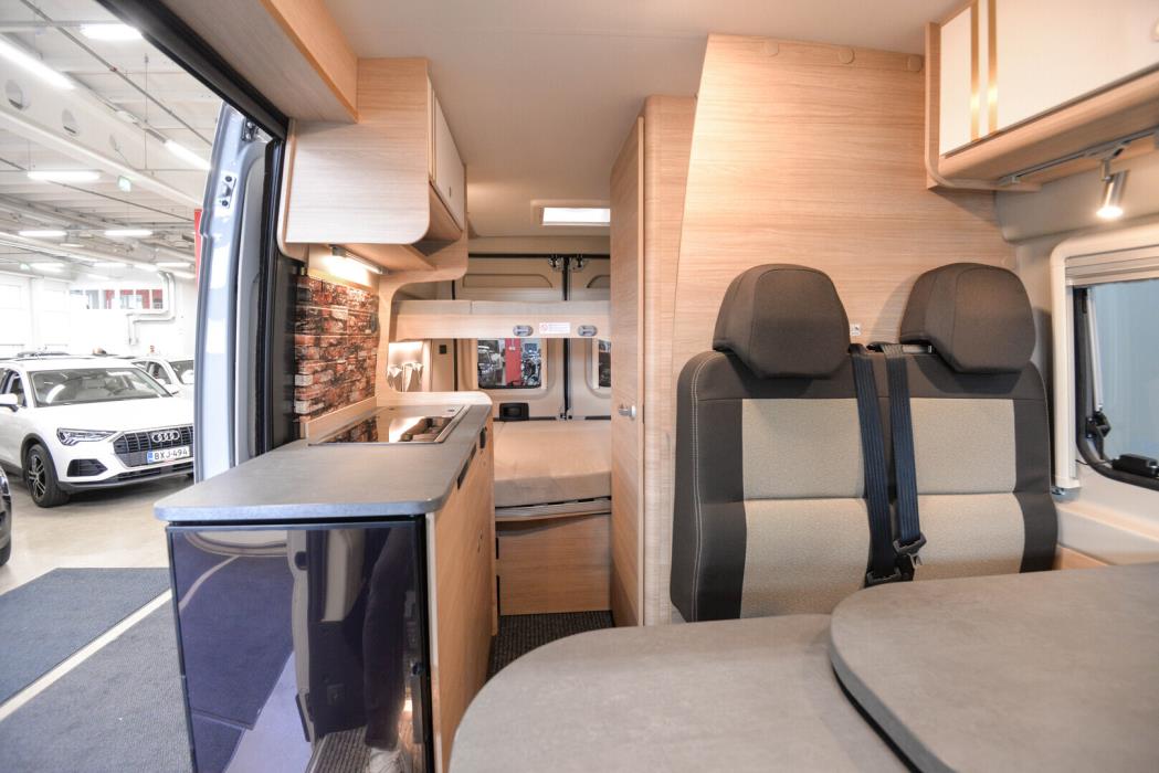 ROADCAR VAN R 601 2020