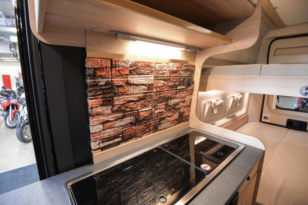 ROADCAR VAN R 601 2020