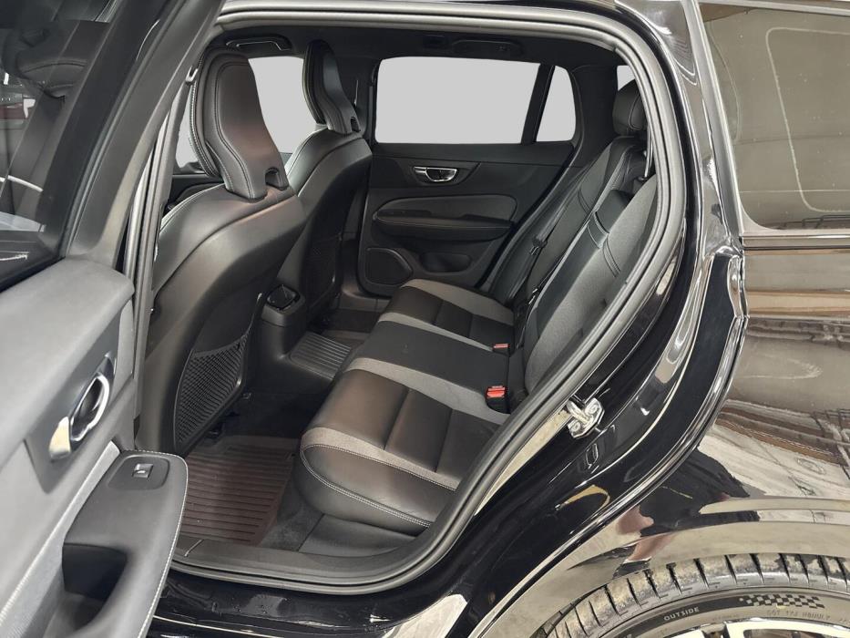 VOLVO V60 2021