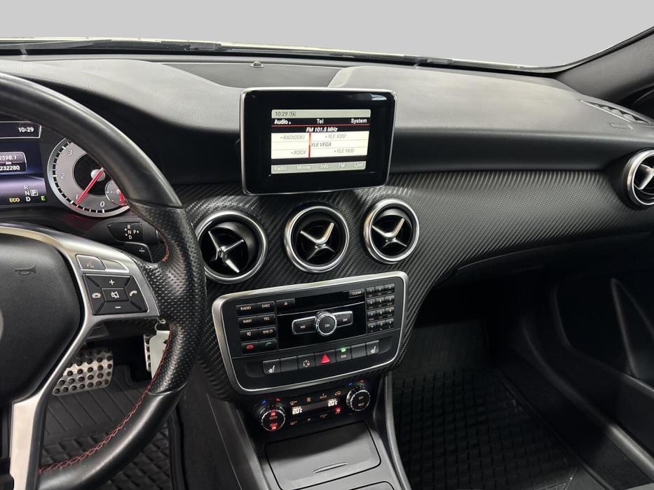 MERCEDES-BENZ A 2014