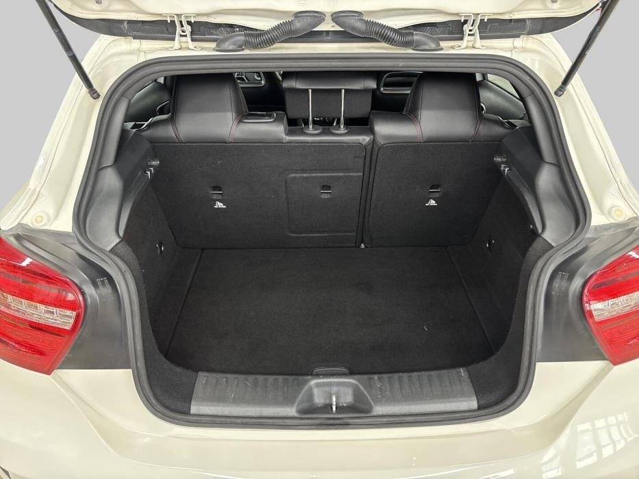 MERCEDES-BENZ A 2014