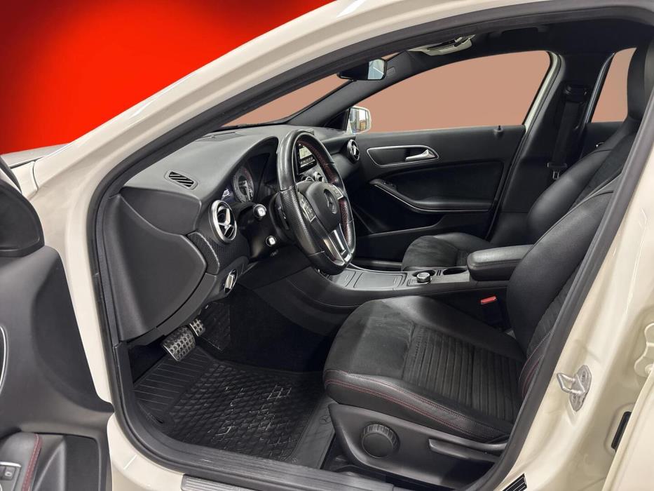 MERCEDES-BENZ A 2014