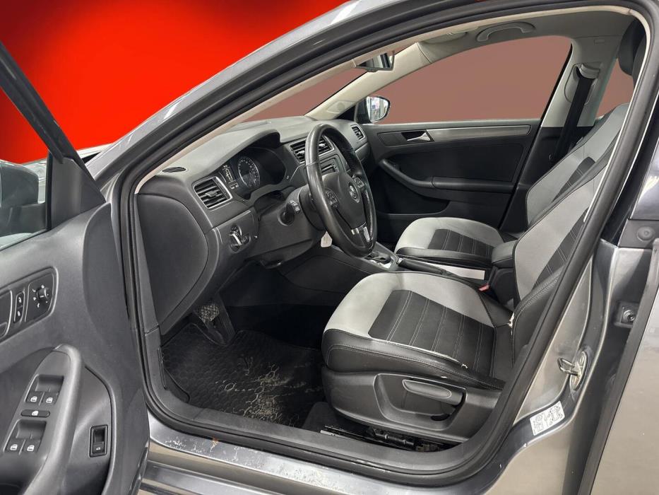 VOLKSWAGEN Jetta 2011