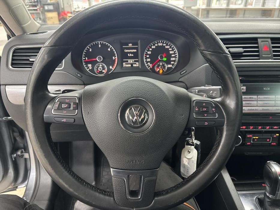 VOLKSWAGEN Jetta 2011