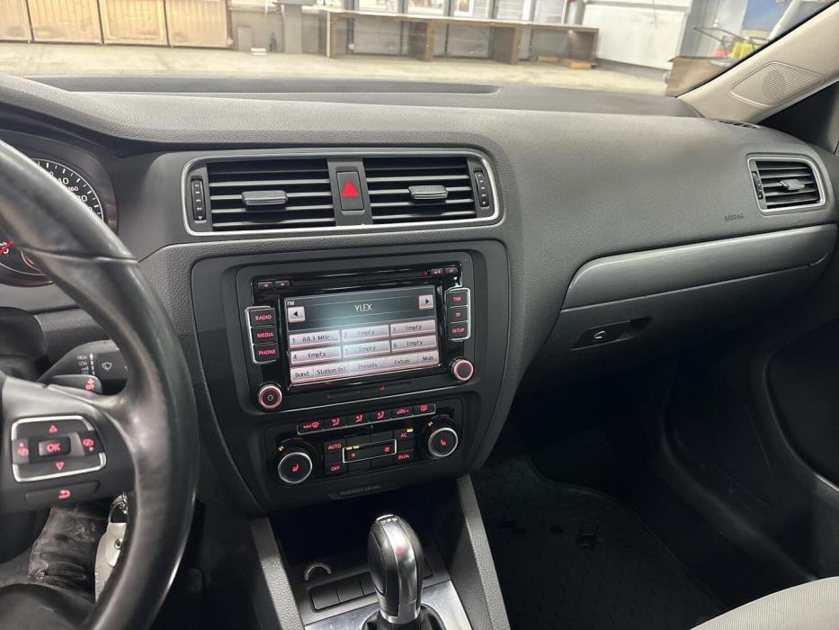 VOLKSWAGEN Jetta 2011