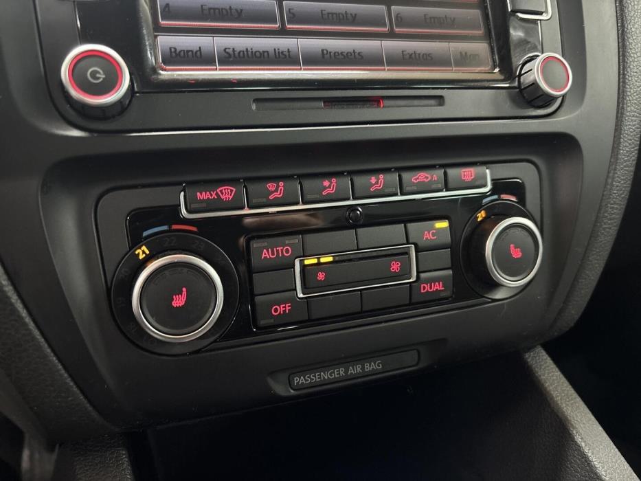 VOLKSWAGEN Jetta 2011