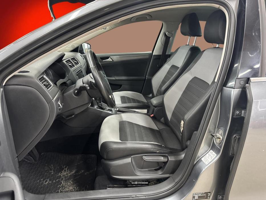 VOLKSWAGEN Jetta 2011