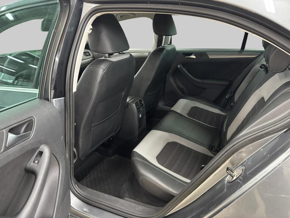 VOLKSWAGEN Jetta 2011