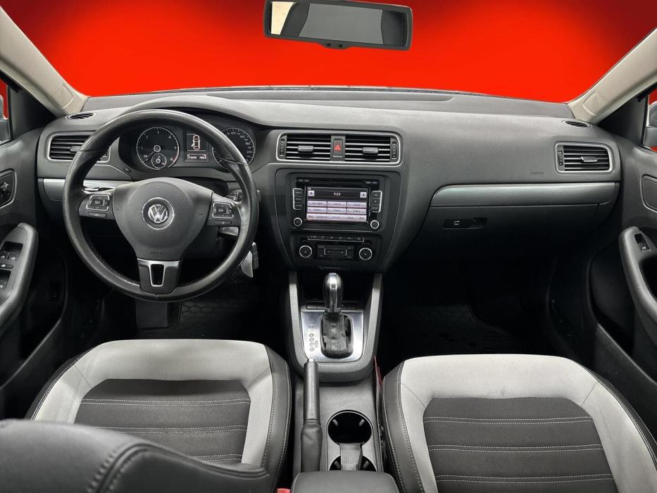 VOLKSWAGEN Jetta 2011