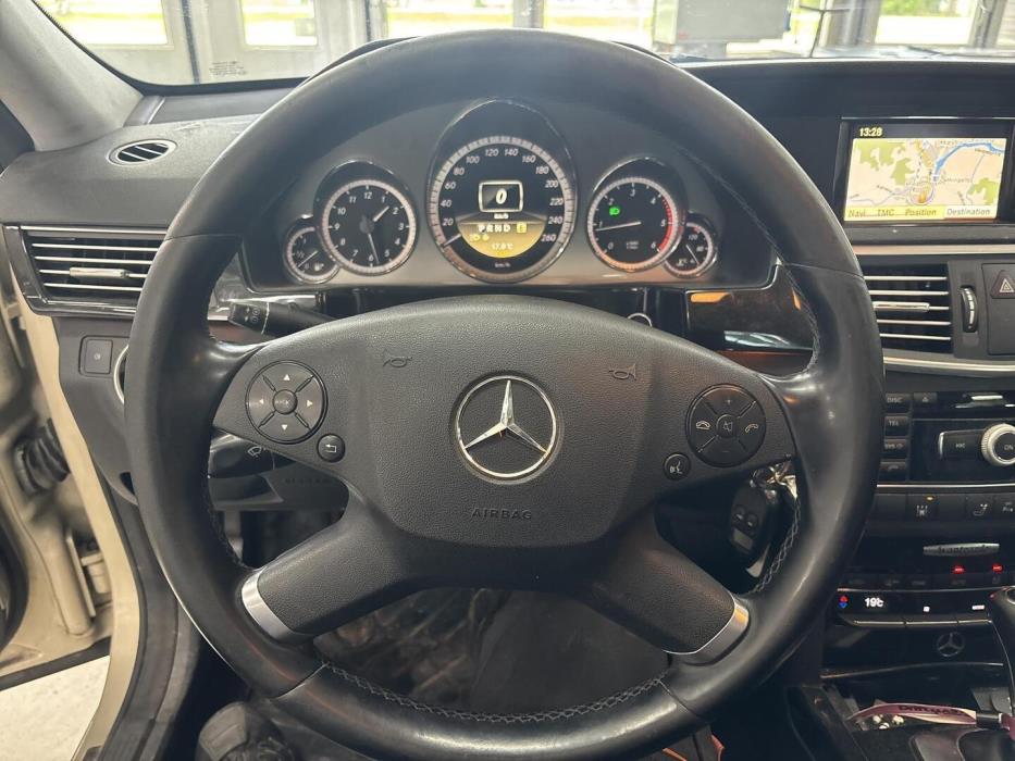 MERCEDES-BENZ E 2011