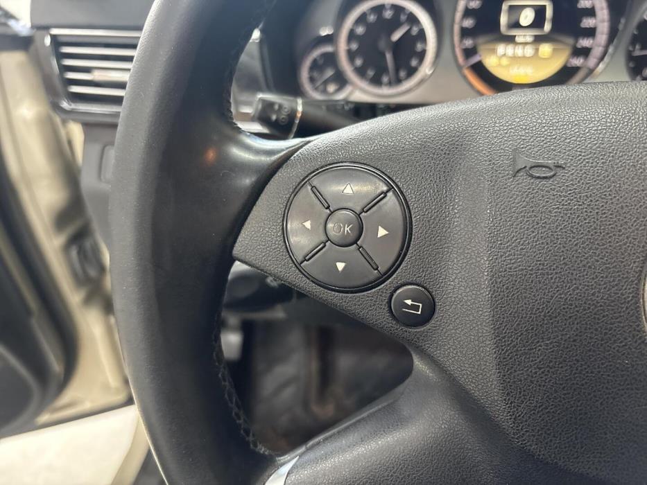 MERCEDES-BENZ E 2011