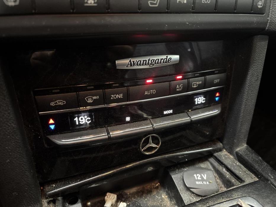 MERCEDES-BENZ E 2011