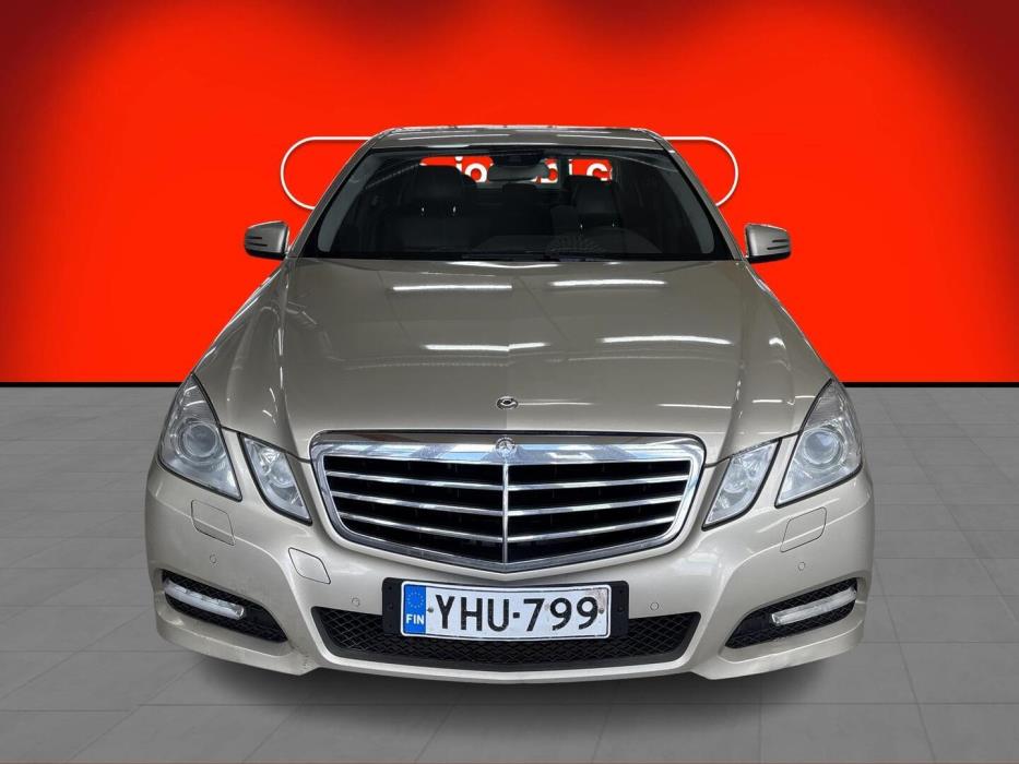 MERCEDES-BENZ E 2011