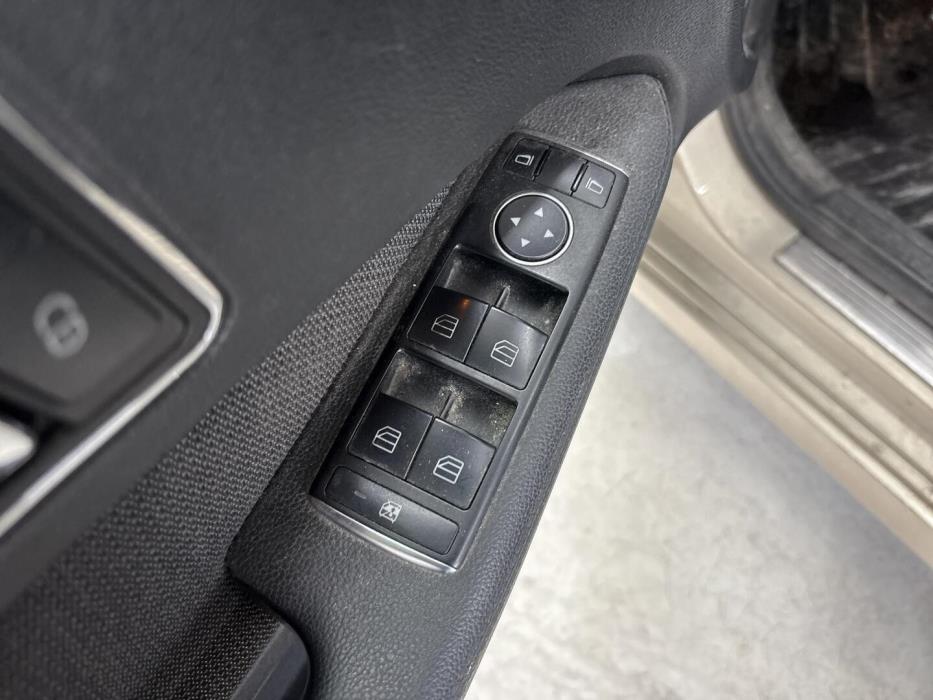 MERCEDES-BENZ E 2011