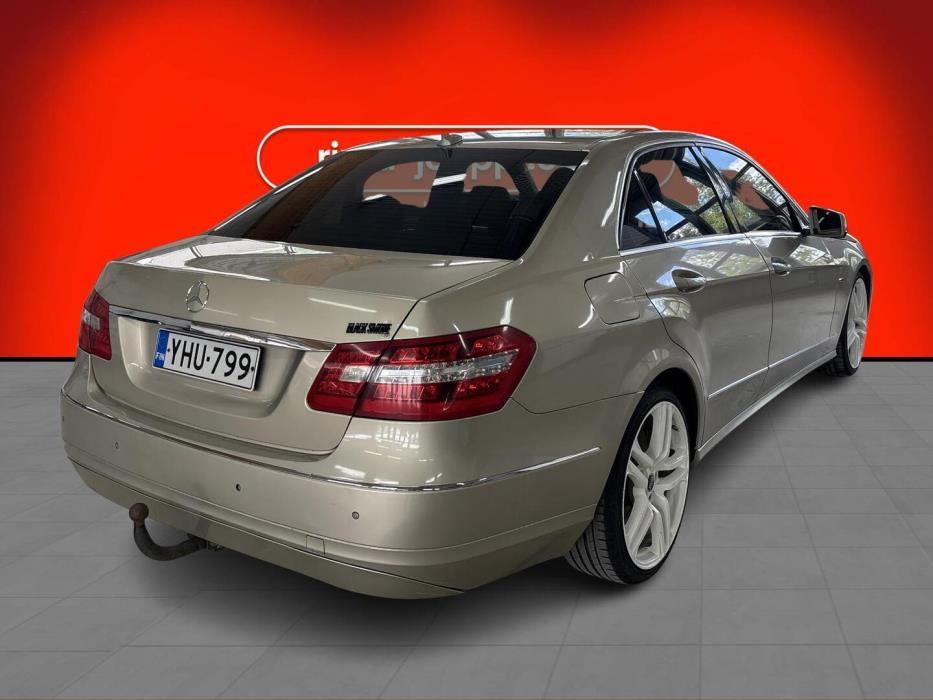 MERCEDES-BENZ E 2011