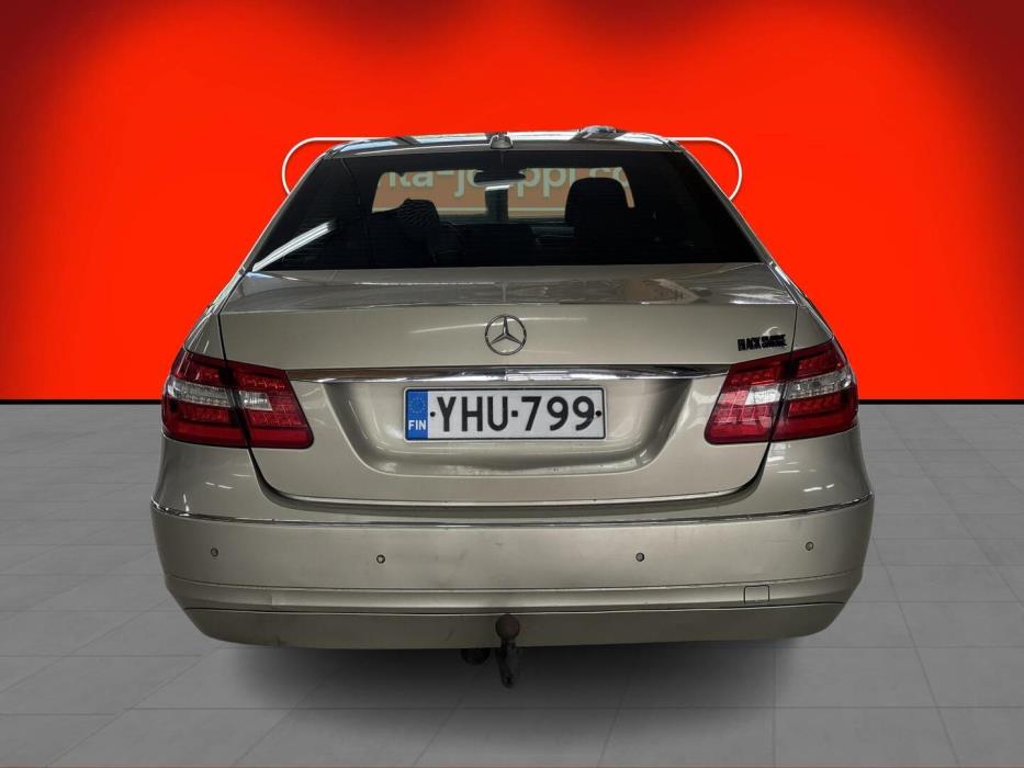 MERCEDES-BENZ E 2011