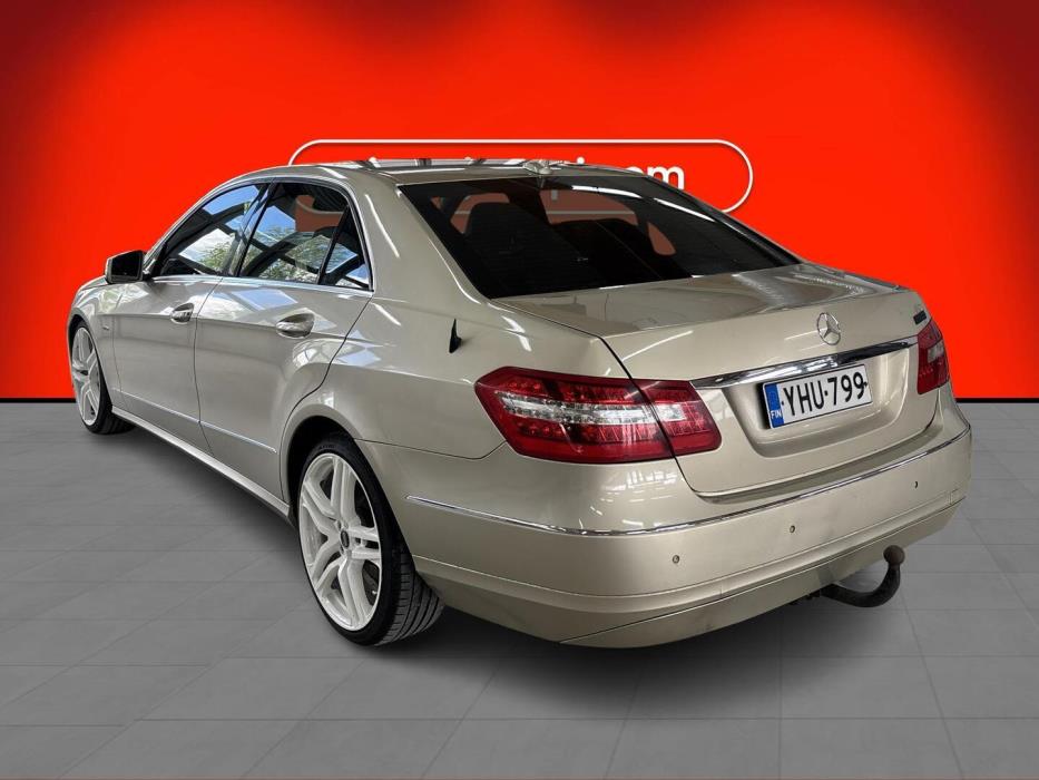 MERCEDES-BENZ E 2011