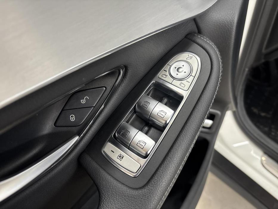 MERCEDES-BENZ GLC 2022