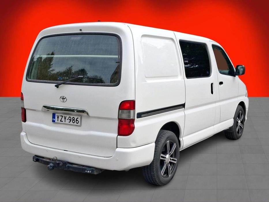 TOYOTA Hiace 2011