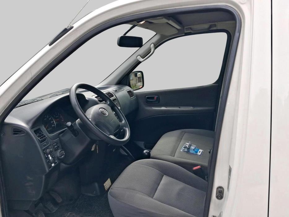 TOYOTA Hiace 2011