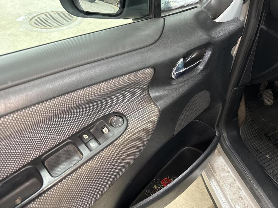 PEUGEOT 207 2007