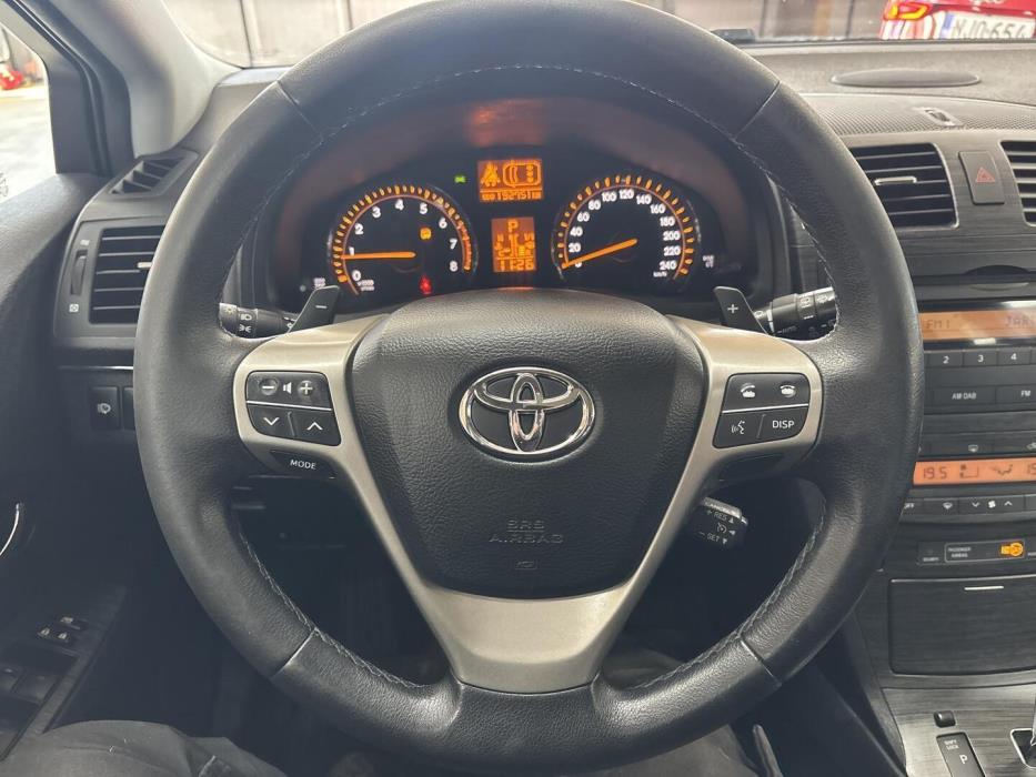 TOYOTA Avensis 2010