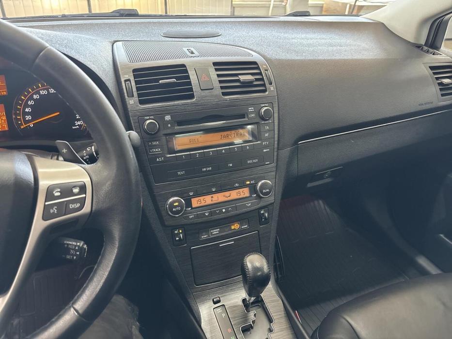 TOYOTA Avensis 2010