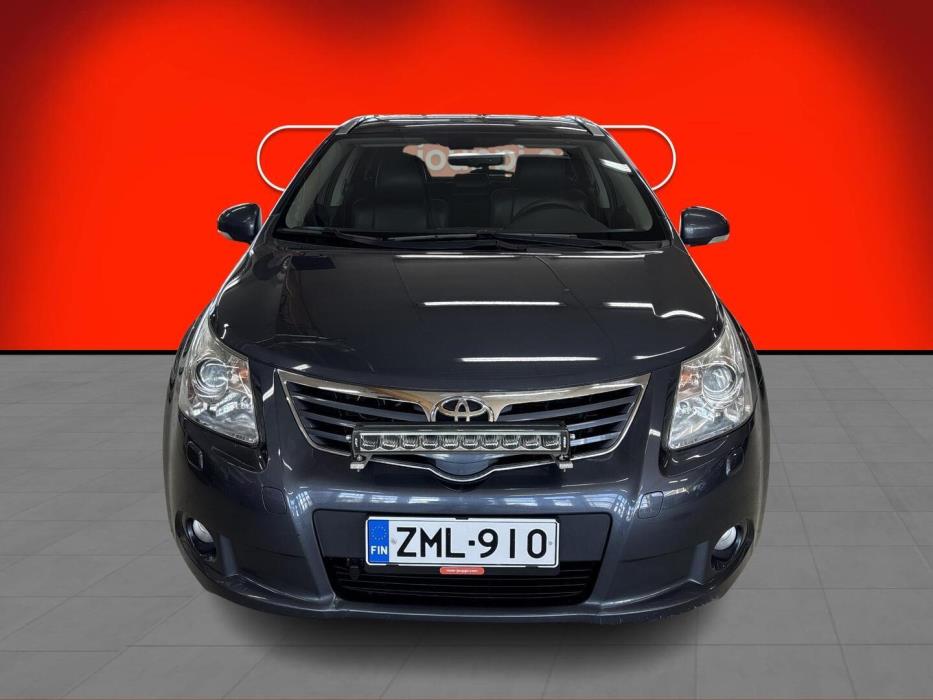 TOYOTA Avensis 2010