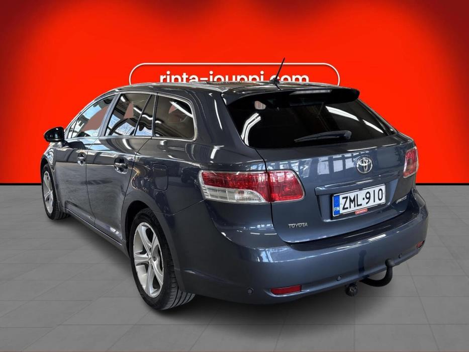 TOYOTA Avensis 2010