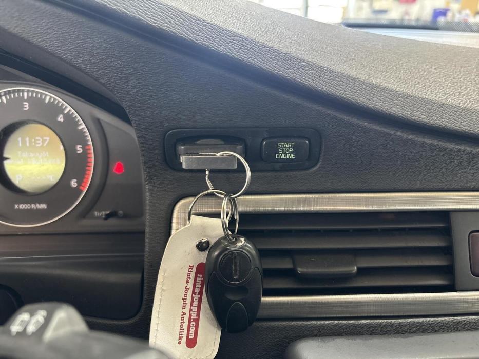 VOLVO V70 2008