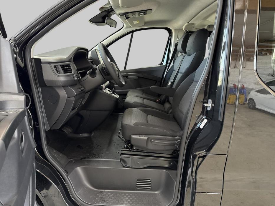 RENAULT Trafic Combi 2025