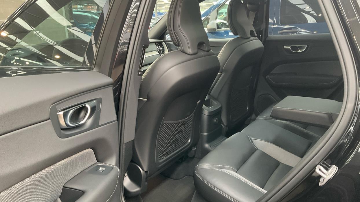 VOLVO XC60 2025