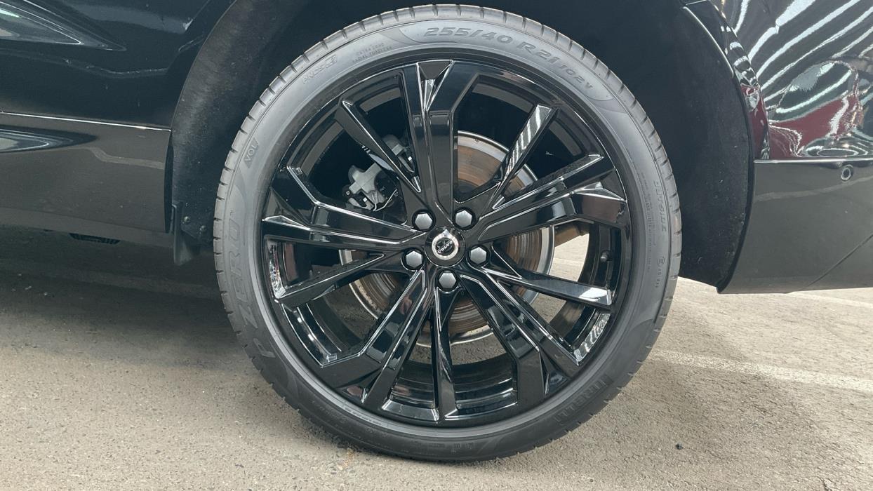 VOLVO XC60 2025