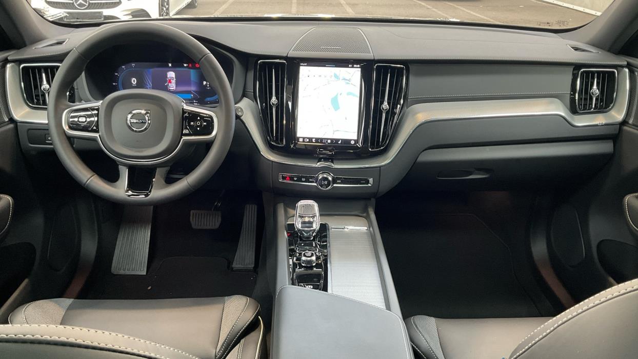VOLVO XC60 2025