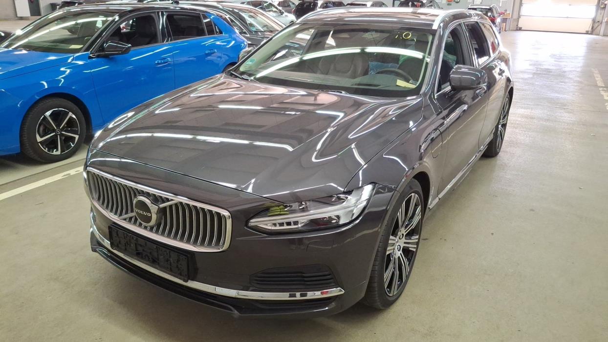 VOLVO V90 2023