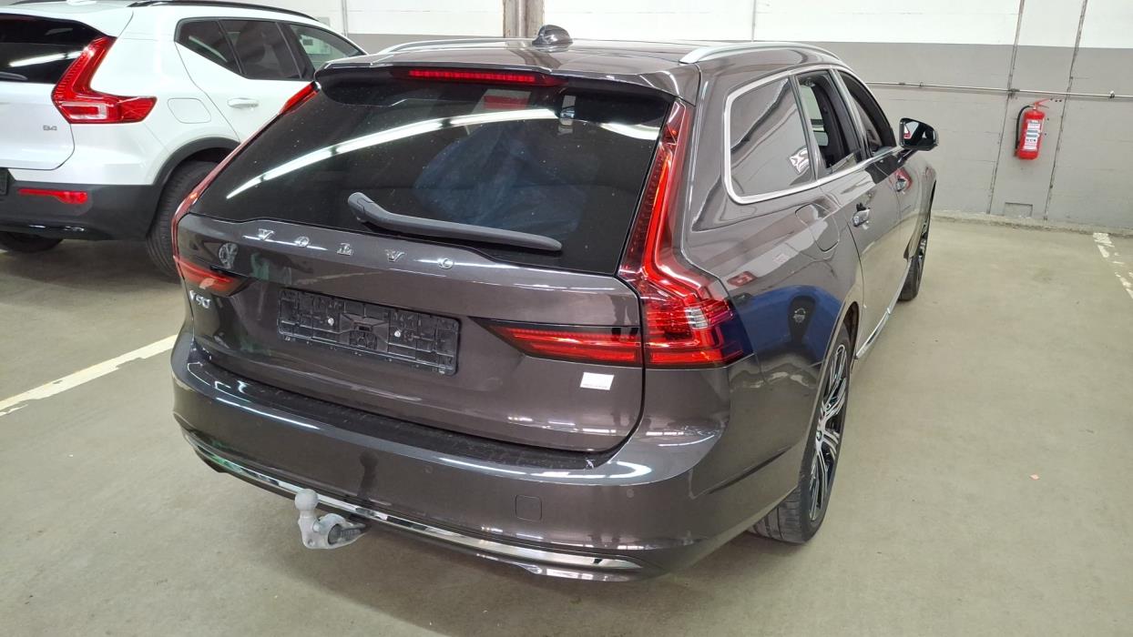 VOLVO V90 2023