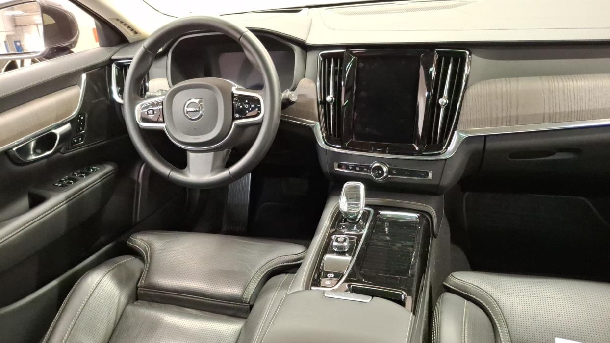 VOLVO V90 2023