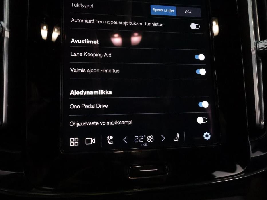 VOLVO XC40 2023