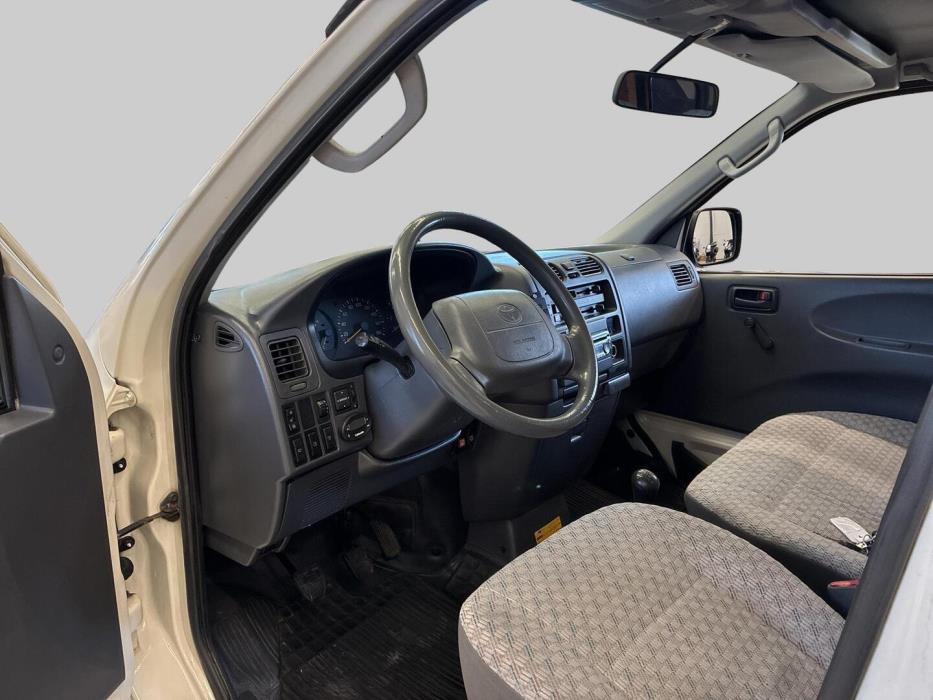 TOYOTA Hiace 2006